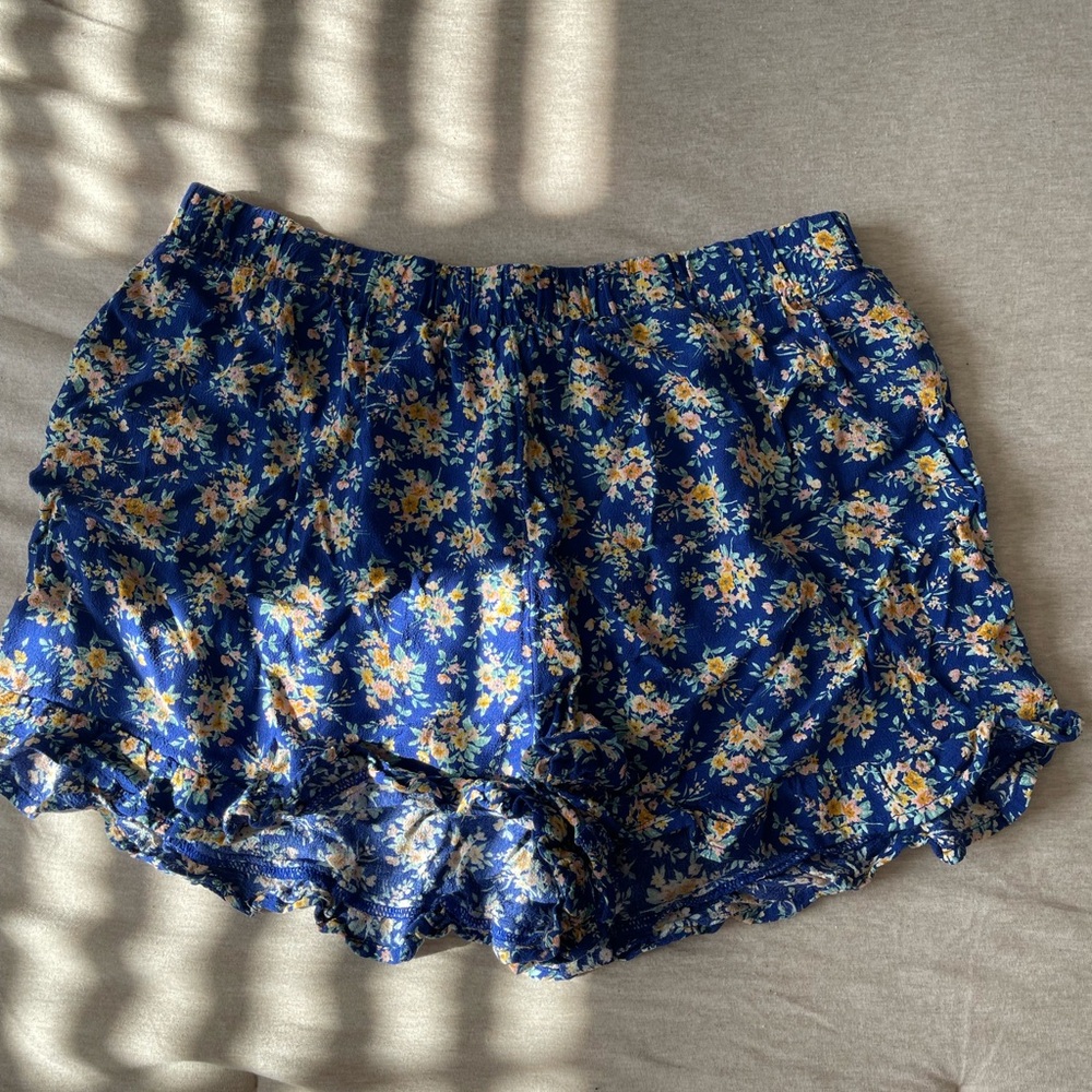 American Eagle flowy shorts